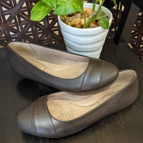 LIFE STRIDE Snake Print Flats - Picture 2 of 7